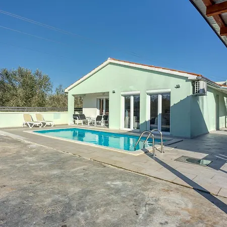 With Pool - Happy Apartment